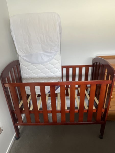 Cot Carousel 1