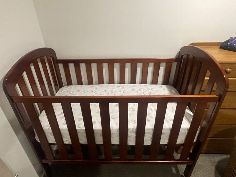 Cot Carousel 4
