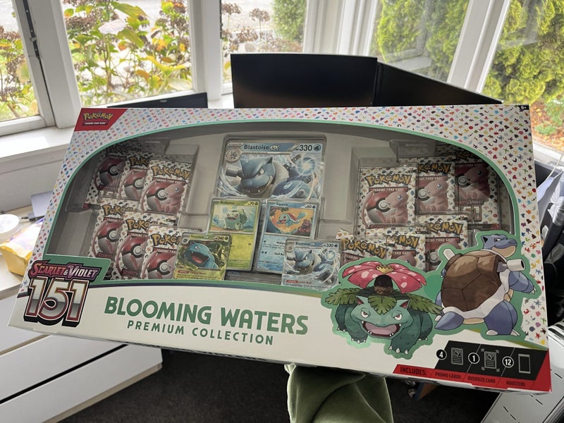 Pokémon Blooming Waters 151 Premium Collection Carousel 1