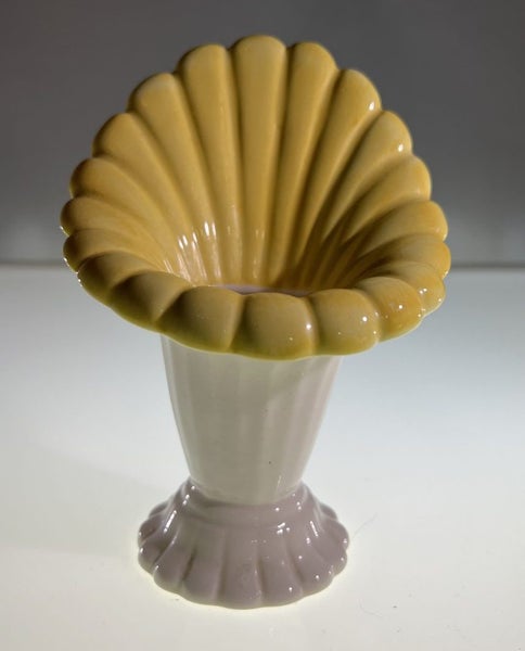 Clarice Cliff Fan-Shaped Vase – Royal Staffordshire, England c.1930s–1940s Carousel 2