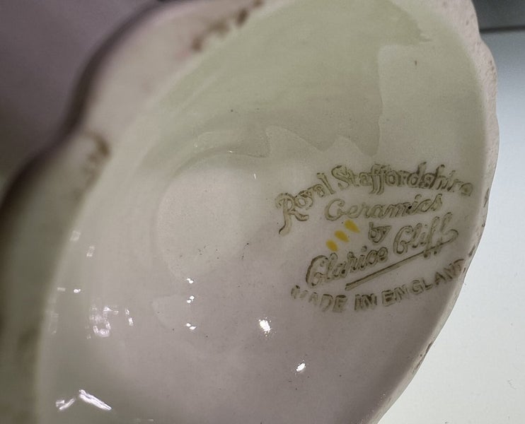 Clarice Cliff Fan-Shaped Vase – Royal Staffordshire, England c.1930s–1940s Carousel 7