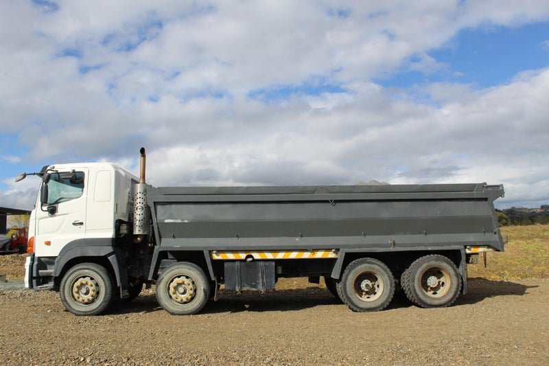 2008 Hino 700 8 Wheeler Tipper Truck62868836461826114