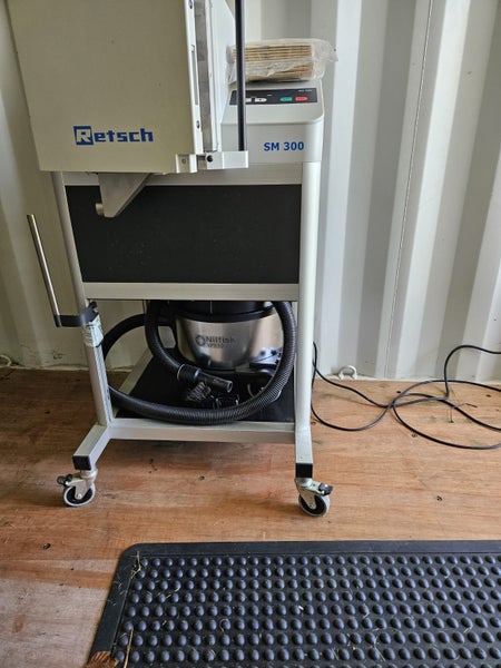Retsch Cutting Mill SM300 Carousel 2