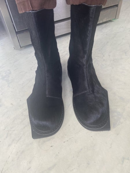 Pony fur asymmetric boots - very Rick Owens Style Carousel 1