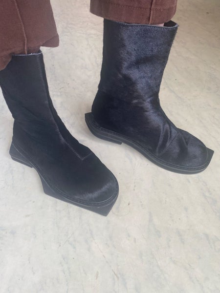 Pony fur asymmetric boots - very Rick Owens Style Carousel 2