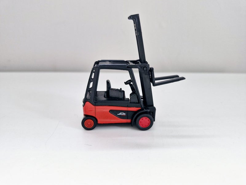SIKU Fork Lift Carousel 1