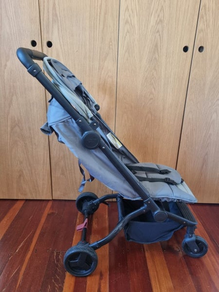 Edwards & Co Otto Travel Pram Carousel 2