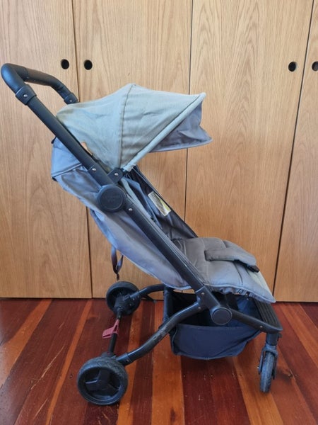 Edwards & Co Otto Travel Pram Carousel 1