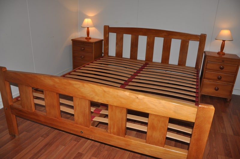 Beautiful Eastwest Designs Brooklyn queen solid rimu bed- FULLY RESTORED~~~~~ Carousel 2