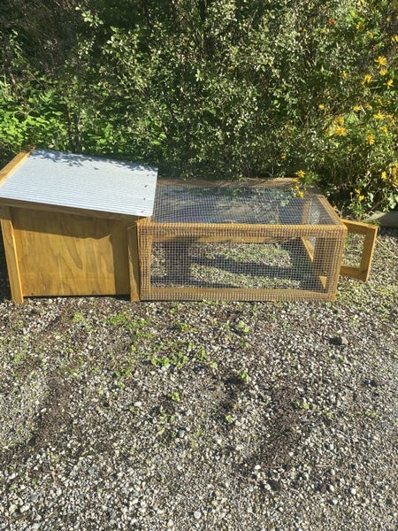 Rabbit/Guinea pig hutch Carousel 1