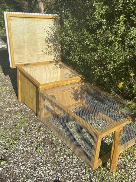 Rabbit/Guinea pig hutch Carousel 5