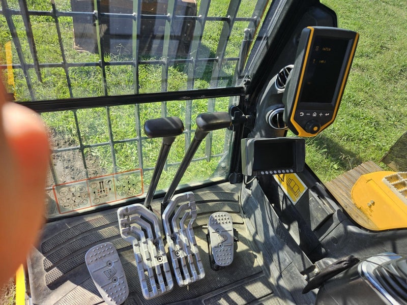 2022 JCB JZ140 Carousel 6