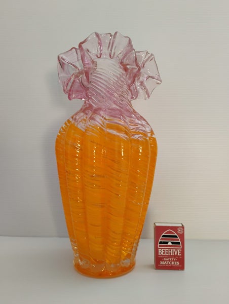 FENTON HAND BLOWN ART GLASS VASE Carousel 12