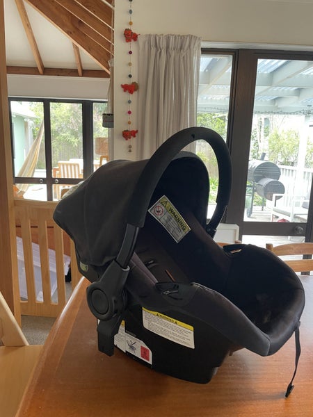 Capsule car seat and base Edwards & Co Carousel 1