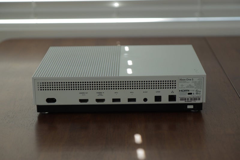 Xbox One S 500GB + Controller Carousel 2
