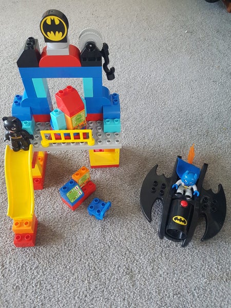 Duplo Batcave Adventure Carousel 1
