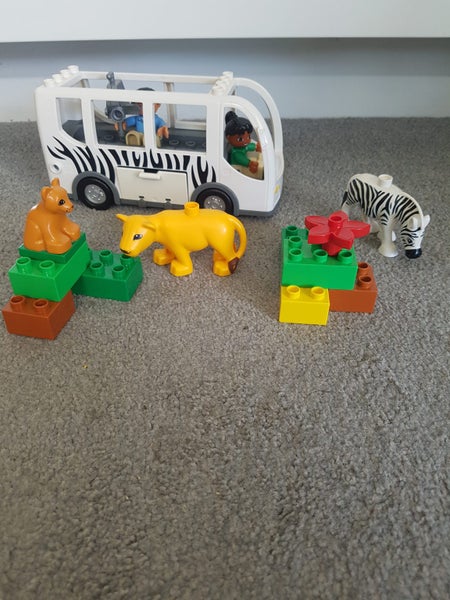 Duplo Zoo Bus Trip Carousel 1