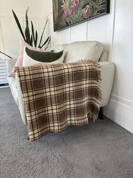 Rose Dale pure Wool rug. Carousel 1