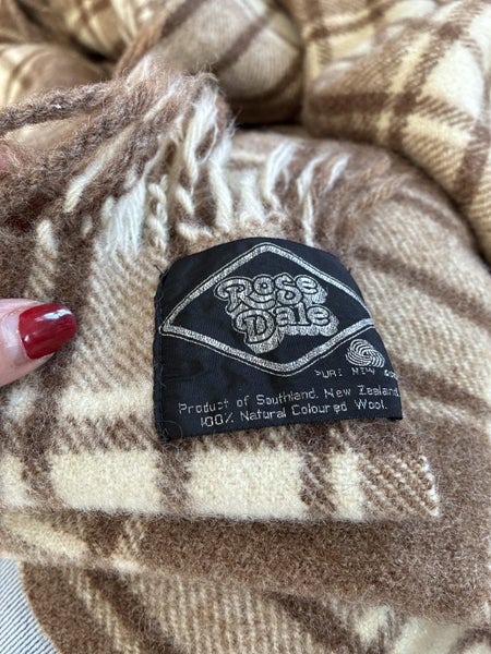 Rose Dale pure Wool rug. Carousel 2