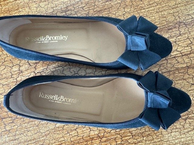 Black flats Carousel 2
