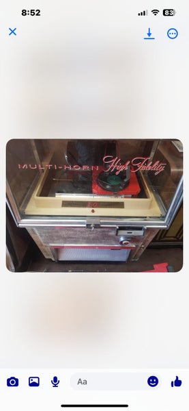 Two Jukeboxes Carousel 6