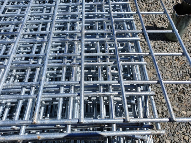 Galvanised Steel Mesh-75x75x5.3mm Carousel 1