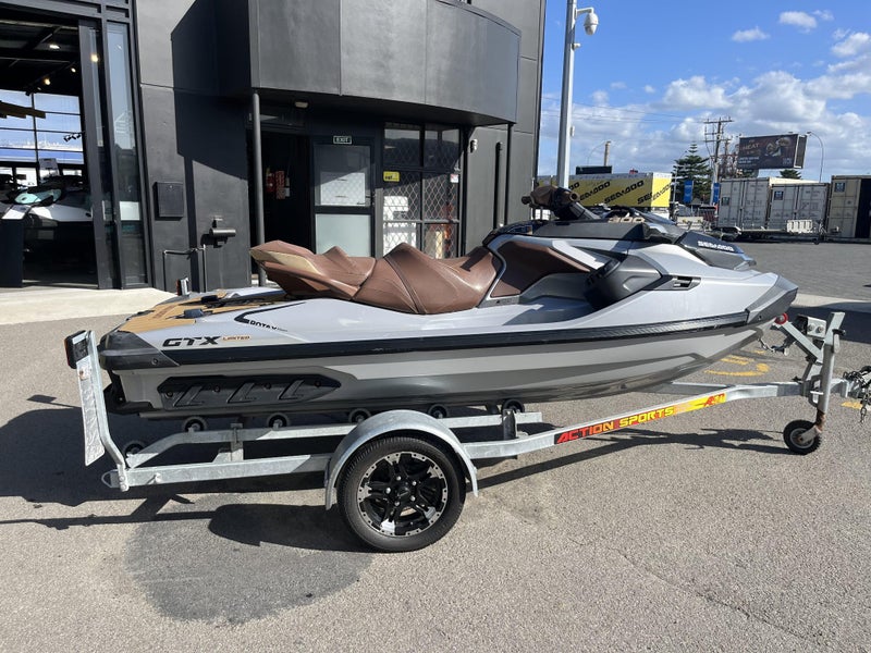 2019 Sea-Doo GTX 300 Limited62867852983811112