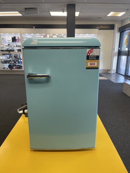 Akai Mini-Fridge 117LTR Carousel 1