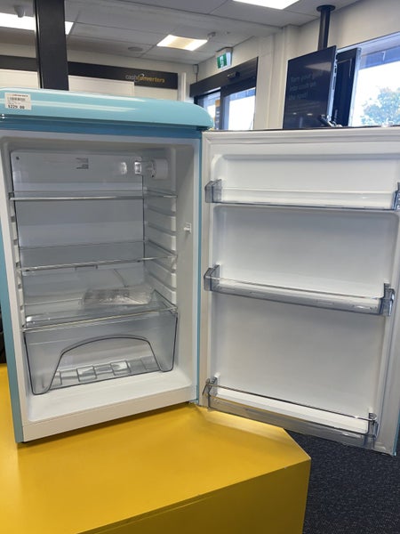Akai Mini-Fridge 117LTR Carousel 2