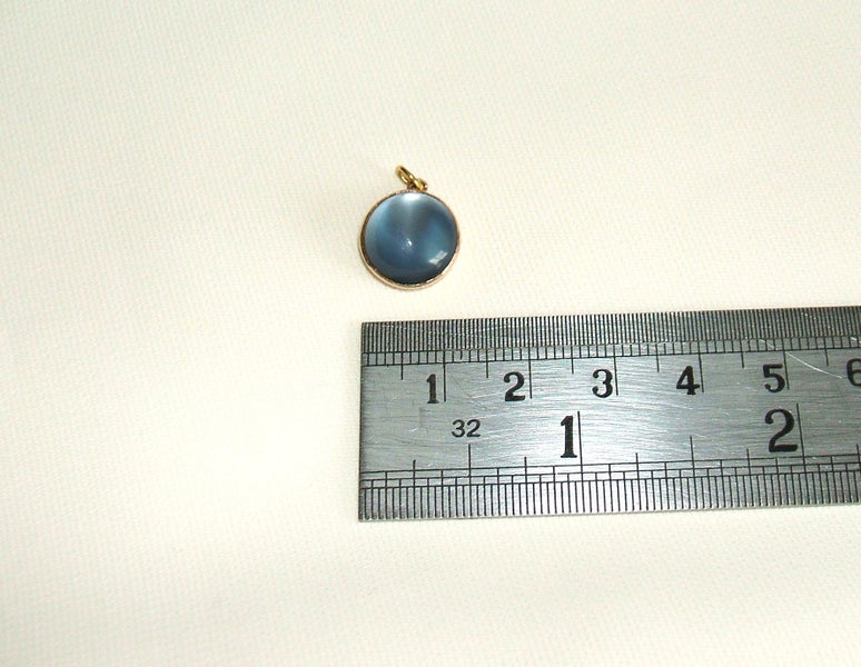 JEWELLERS ESTATE STUNNING CABOCHON OF SAPPHIRE ? SET IN 10ct RED GOLD SETTING. Carousel 8