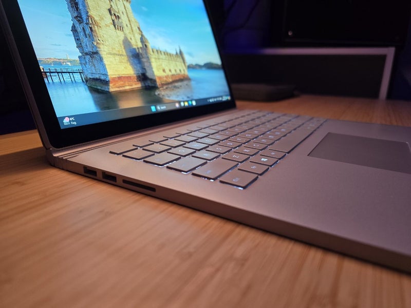 Microsoft Surface Book 2 - i7 / 16GB RAM / 512GB SSD + Surface Pen Carousel 6