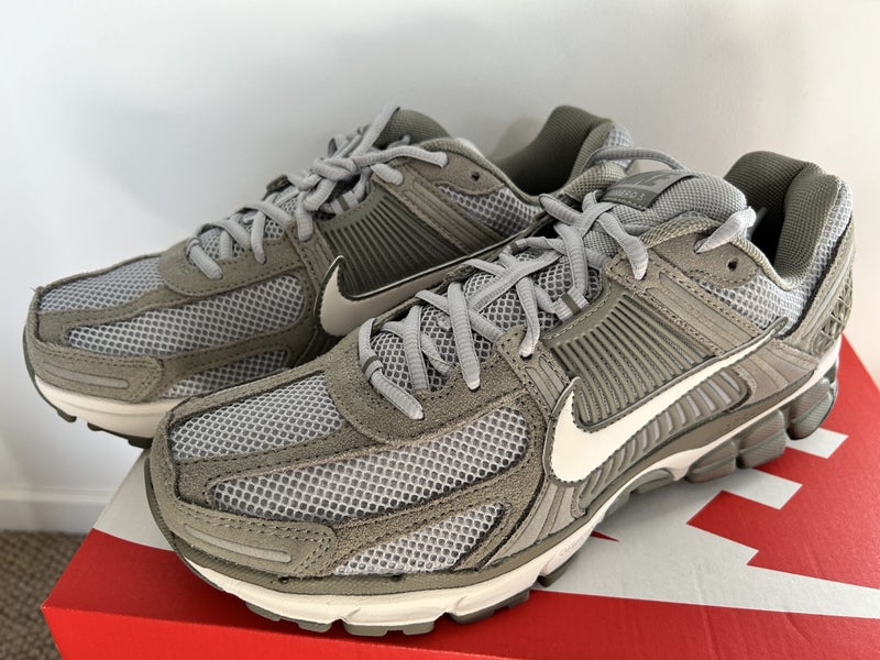Nike Zoom Vomero 5 casual / Runner Shoes size US10 - Brand New Carousel 1