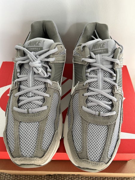 Nike Zoom Vomero 5 casual / Runner Shoes size US10 - Brand New Carousel 2
