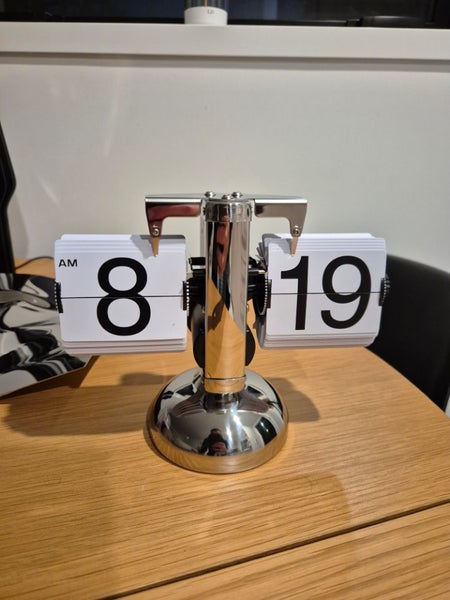 Flip Clock chrome design Carousel 1