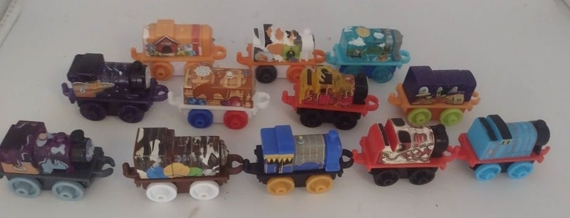 Thomas & Friends minis - Thomas the tank engine mini plastic train x12 Carousel 1