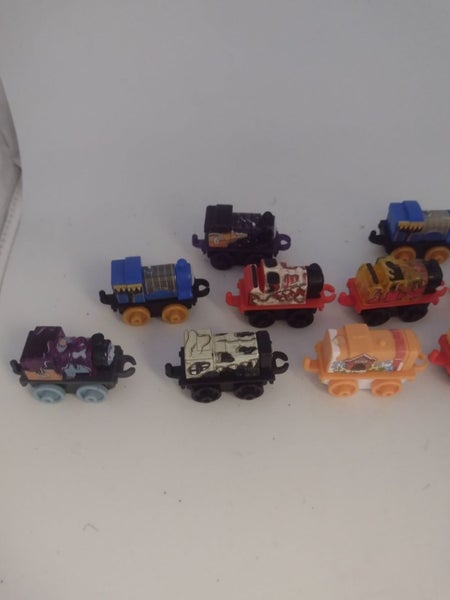 Thomas & Friends minis - Thomas the tank engine mini plastic train x11 Carousel 2
