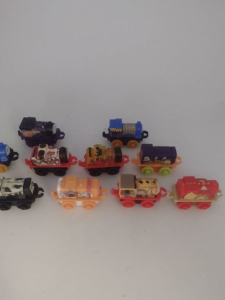 Thomas & Friends minis - Thomas the tank engine mini plastic train x11 Carousel 4