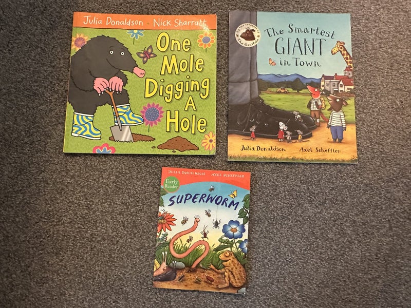 Superworm, Smartesr Giant in Town, One mole digging a hole, Julia Donaldson x 3 Carousel 1