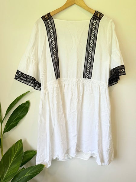 Et Alia Size 12 Fit White Lace Trim Dress Carousel 2