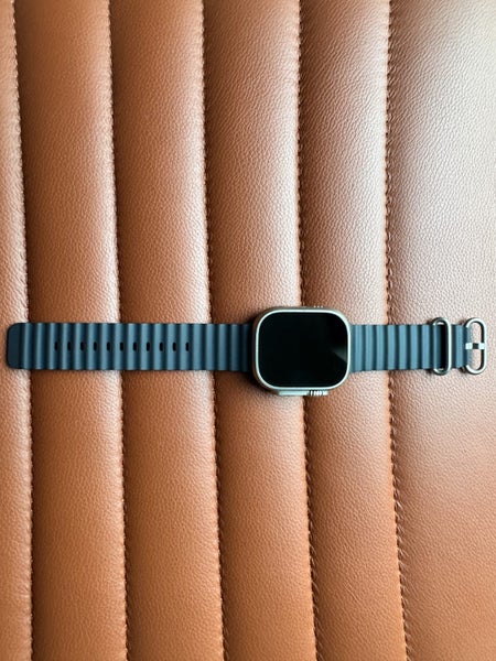 Apple Watch Ultra 1 GPS + Cellular, 49mm Titanium Case Carousel 2