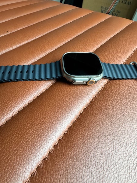 Apple Watch Ultra 1 GPS + Cellular, 49mm Titanium Case Carousel 4