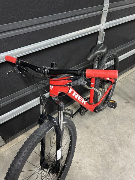 TREK Marlin 5 - 15.5/XS Carousel 8