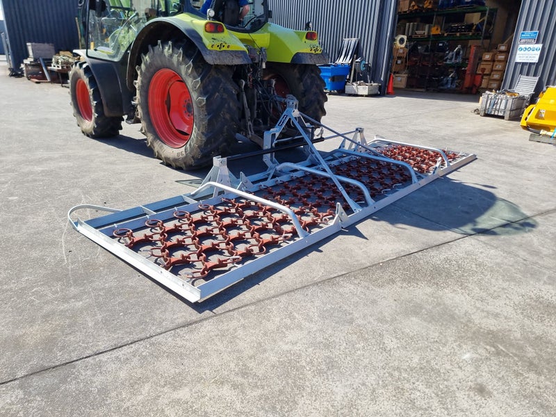 6.0m Hydraulic Folding 4-Row Chain Harrow Galvanised 3 Point Linkage Carousel 1