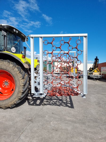 6.0m Hydraulic Folding 4-Row Chain Harrow Galvanised 3 Point Linkage Carousel 2