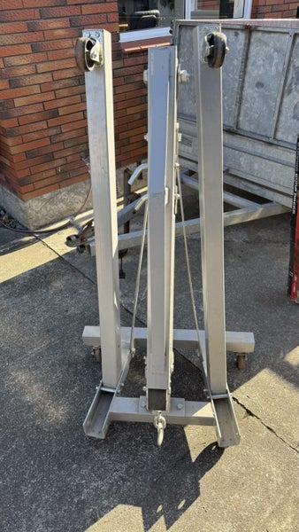 Engine hoist Carousel 1