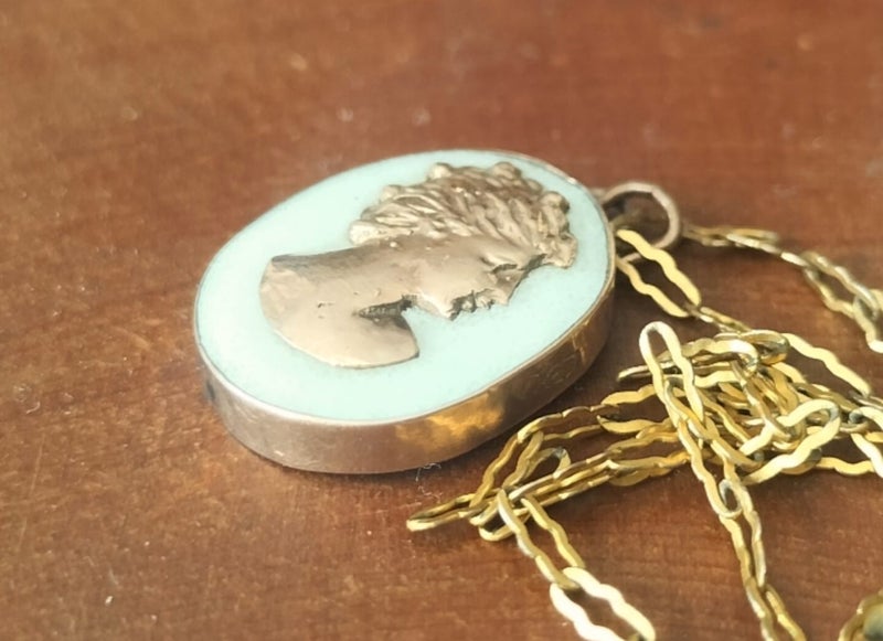 Antique 9ct Gold & Enamel Pendant. Carousel 1