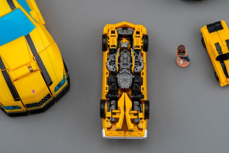 Transformers Bumblebee Studio Series 15BB Deluxe Classic Camaro Charlie Figure Carousel 12