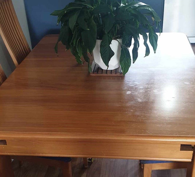 Dining room suite and six chairs62863852372994118