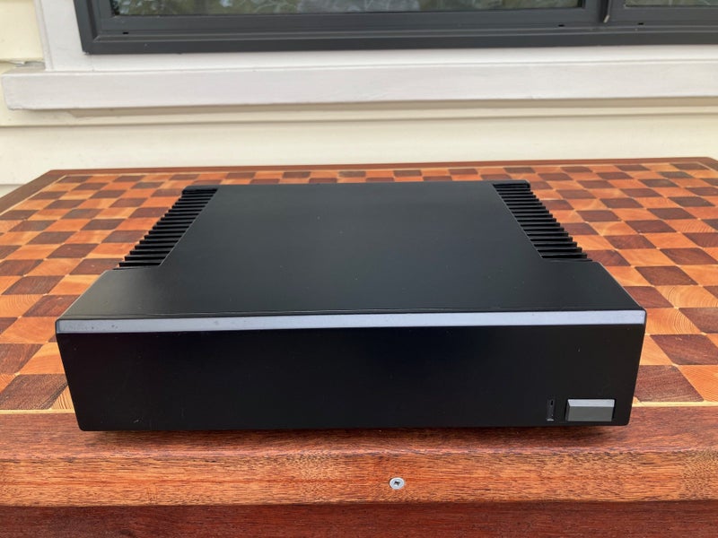 LINN LK2 Power Amplifier Carousel 1