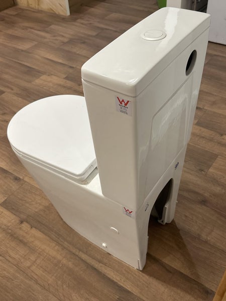 2 Toilets Carousel 9